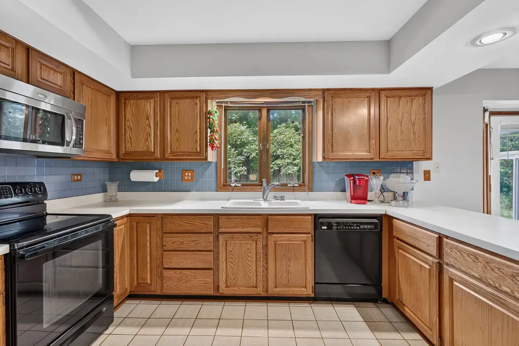 570 North Ellsworth Avenue Addison IL 60101