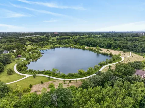 570 North Ellsworth Avenue Addison IL 60101