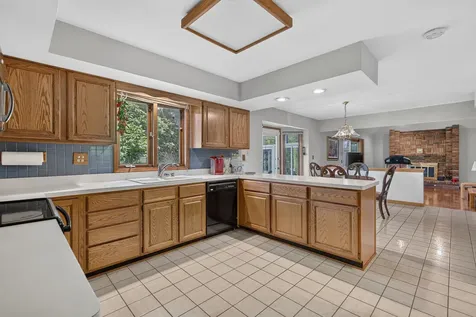 570 North Ellsworth Avenue Addison IL 60101