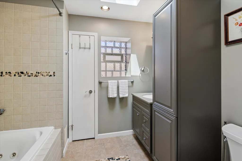 5321 West Pensacola Avenue Chicago IL 60641