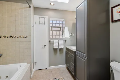 5321 West Pensacola Avenue Chicago IL 60641