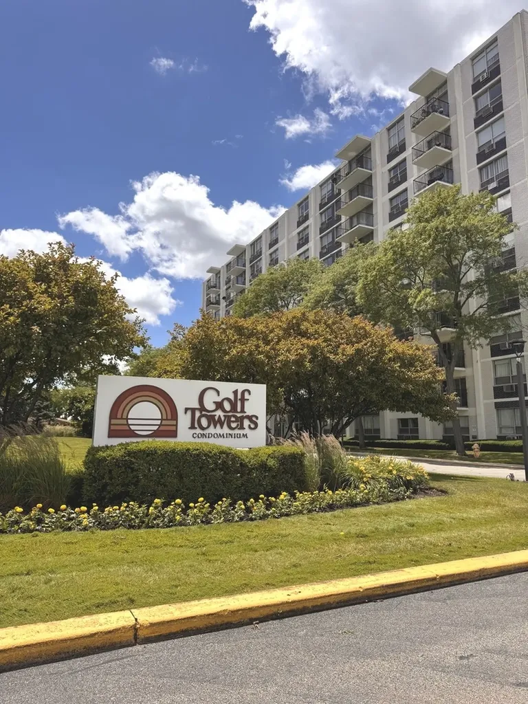 9009 Golf Road Des Plaines IL 60016