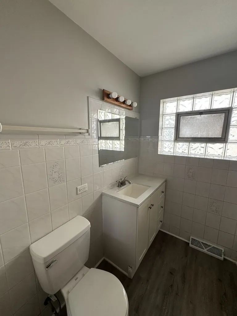4329 West 77th Place Chicago IL 60652