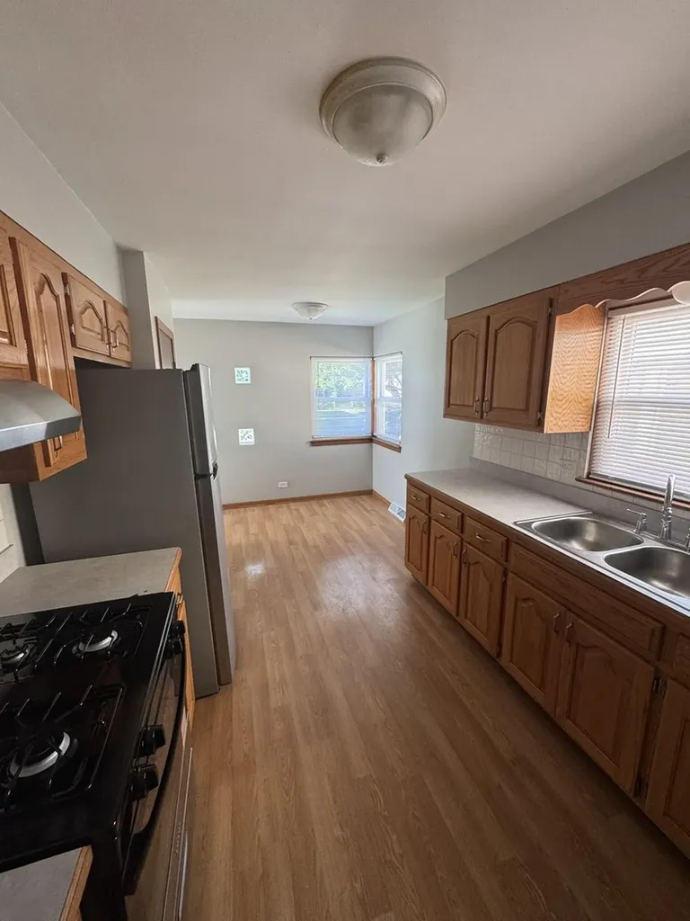 4329 West 77th Place Chicago IL 60652