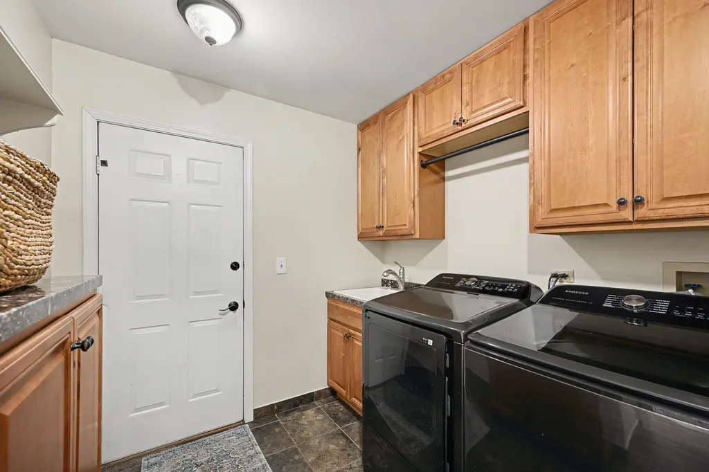 416 Lawrence Avenue Glen Ellyn IL 60137