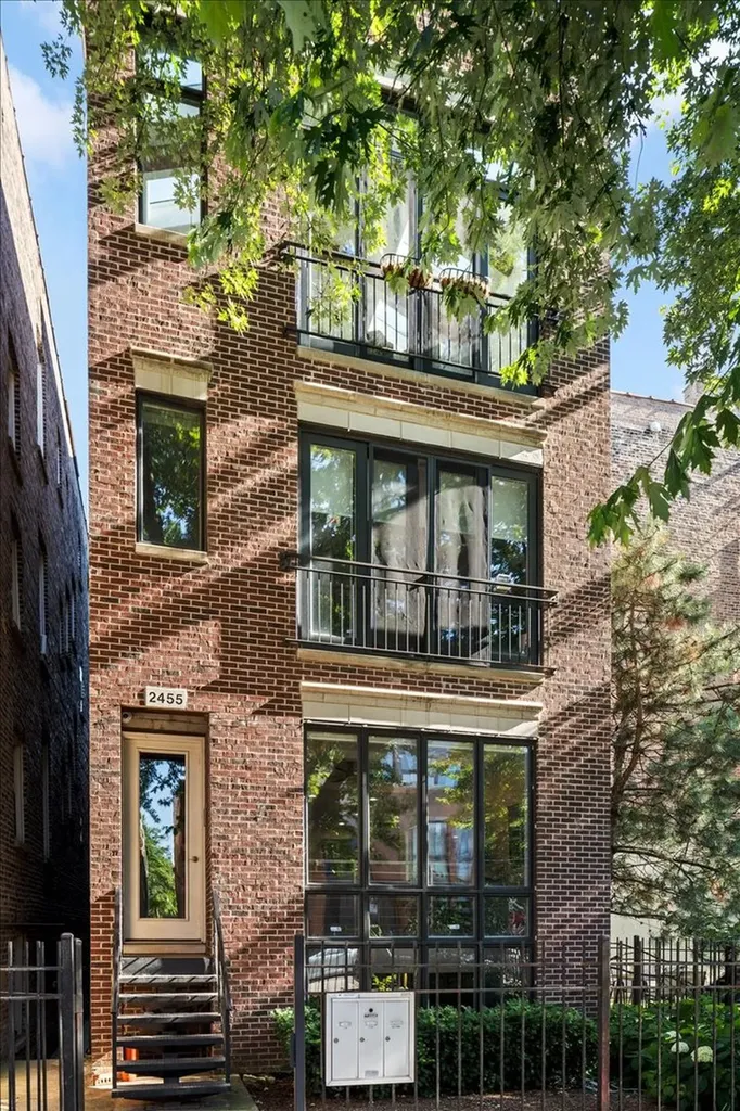 2455 West Walton Street Chicago IL 60622