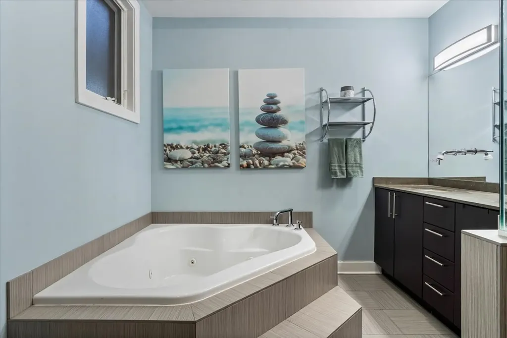 2455 West Walton Street Chicago IL 60622