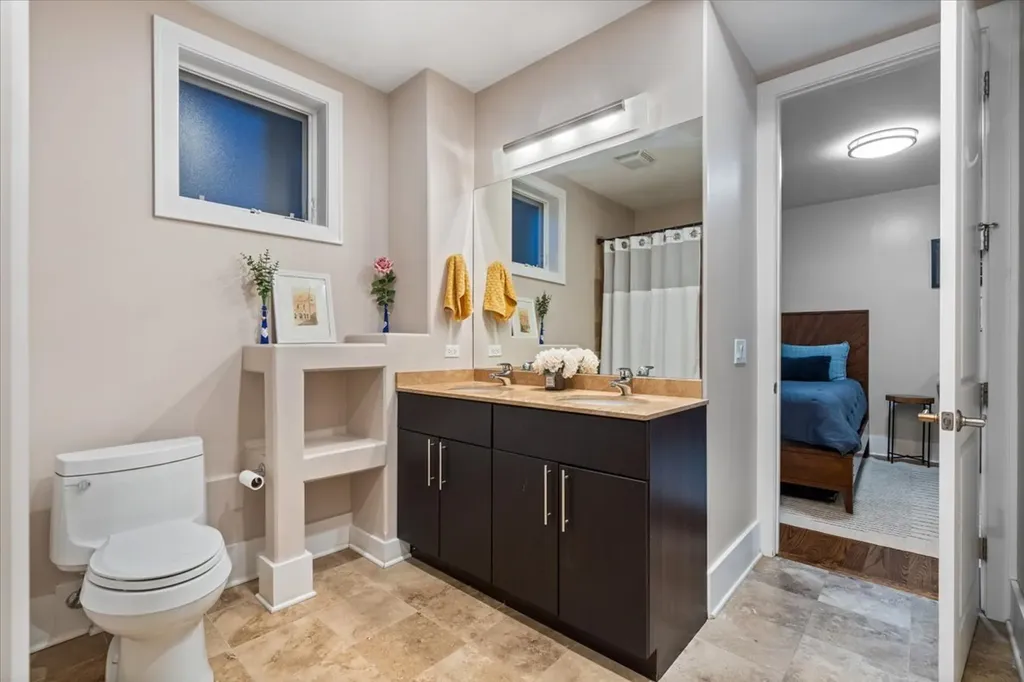 2455 West Walton Street Chicago IL 60622