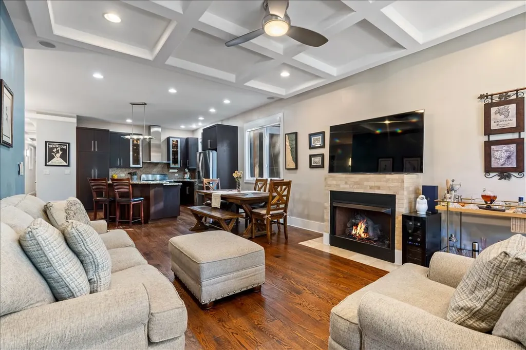 2455 West Walton Street Chicago IL 60622