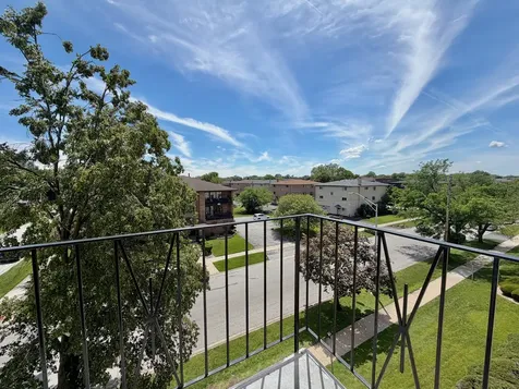 5840 West 104th Street Oak Lawn IL 60453