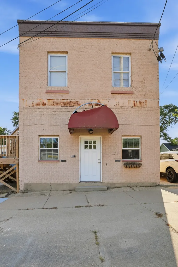 721 North Brinton Avenue Dixon IL 61021