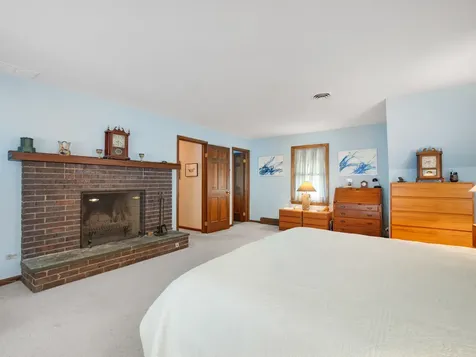 912 Burnham Court Glenview IL 60025