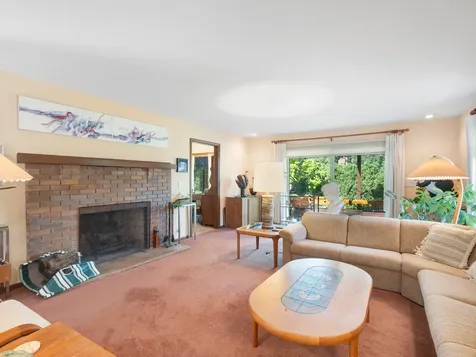 912 Burnham Court Glenview IL 60025