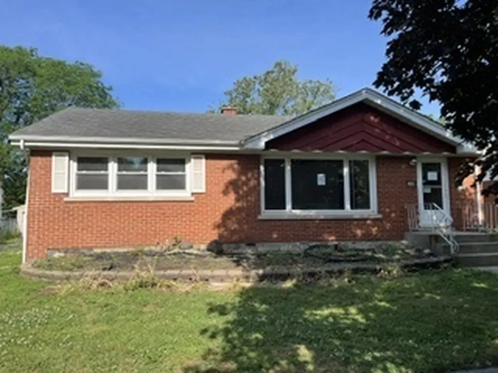 17724 Henry Street Lansing IL 60438