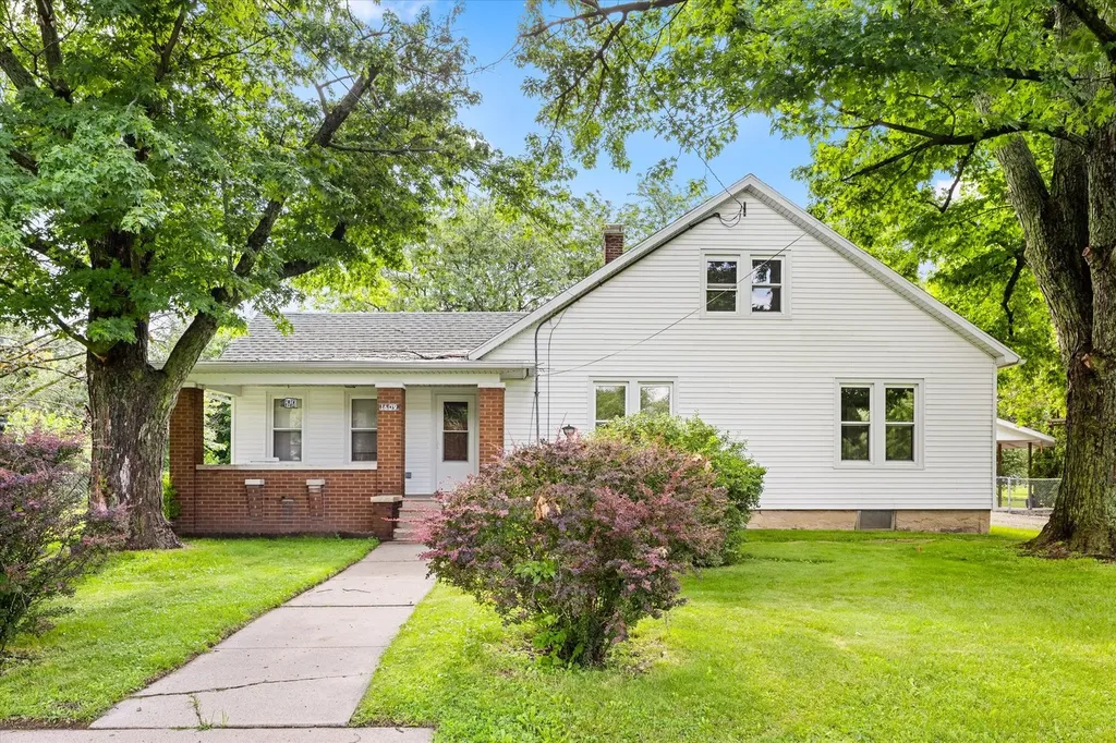 1609 South Hawthorne Road Streator IL 61364
