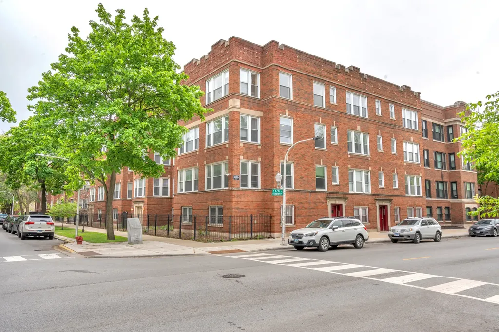 6706 South Ridgeland Avenue Chicago IL 60649