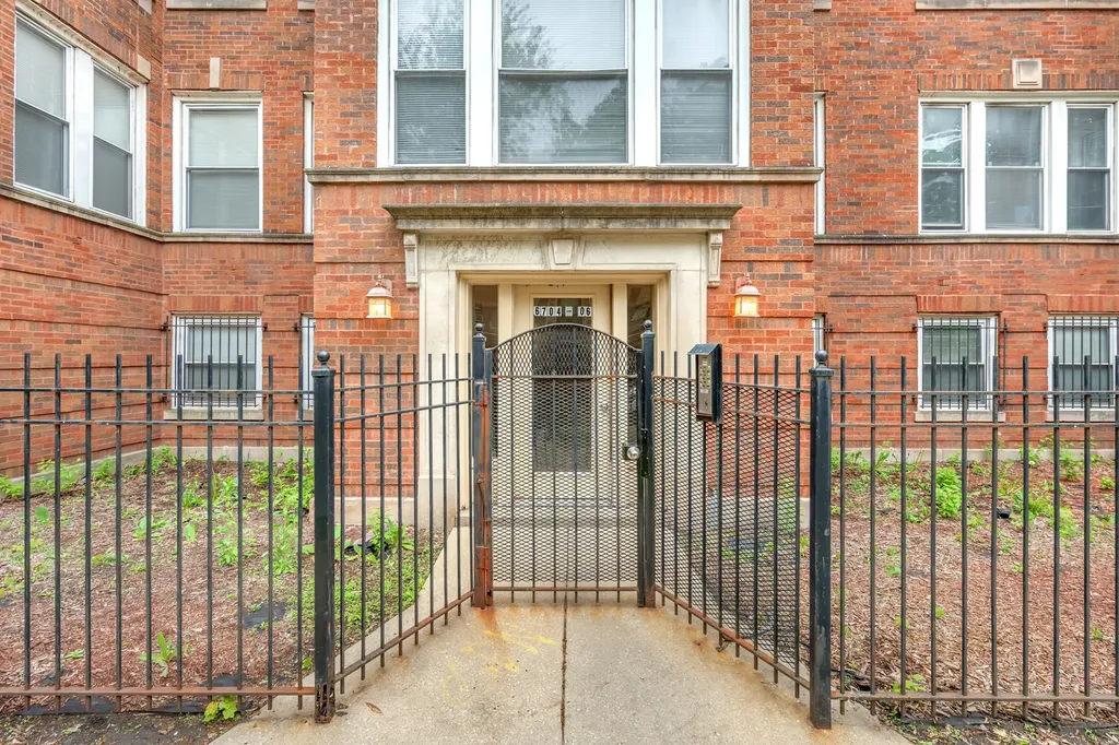 6706 South Ridgeland Avenue Chicago IL 60649