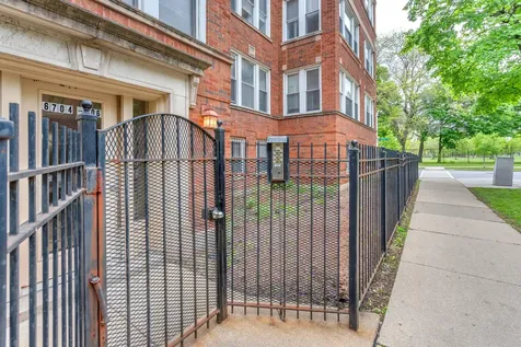 6706 South Ridgeland Avenue Chicago IL 60649