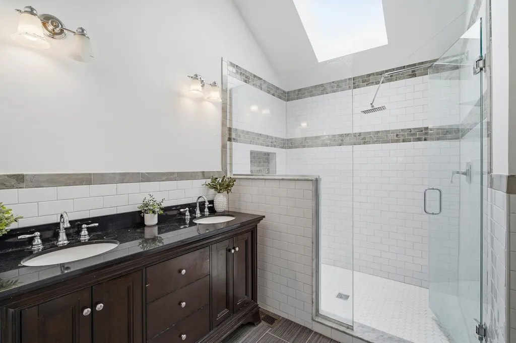 1120 Lakeside Court Aurora IL 60504