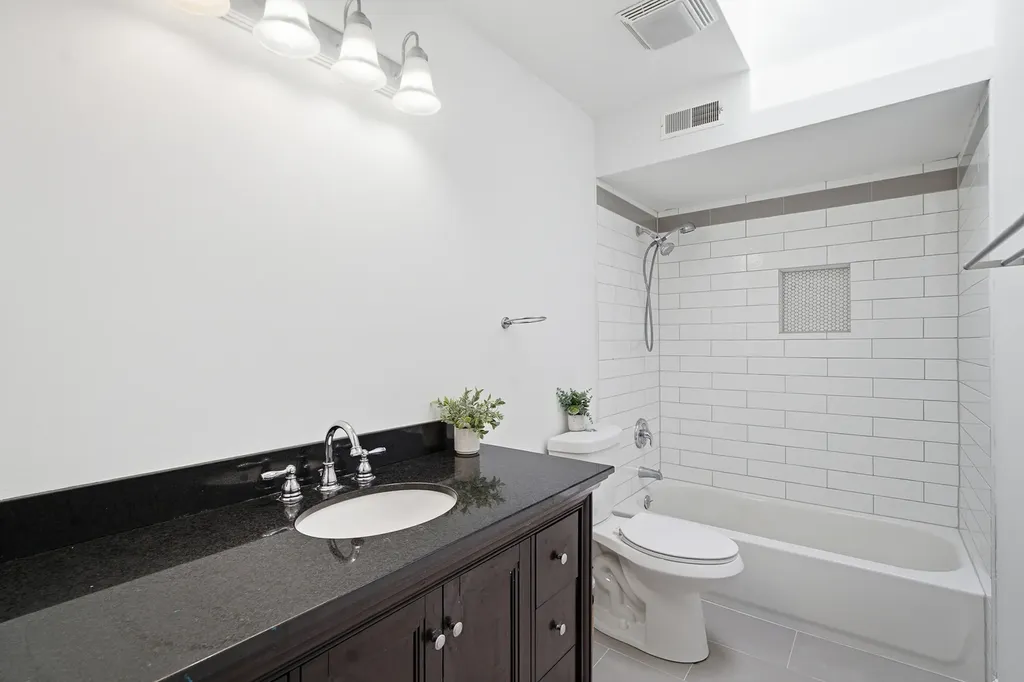 1120 Lakeside Court Aurora IL 60504