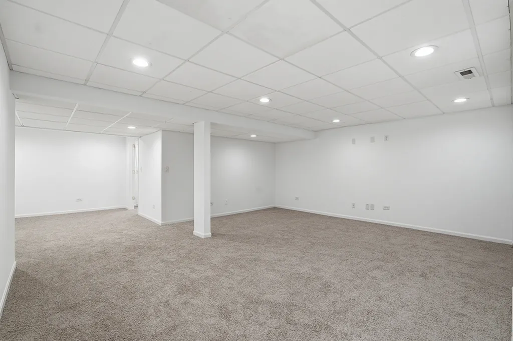 1120 Lakeside Court Aurora IL 60504
