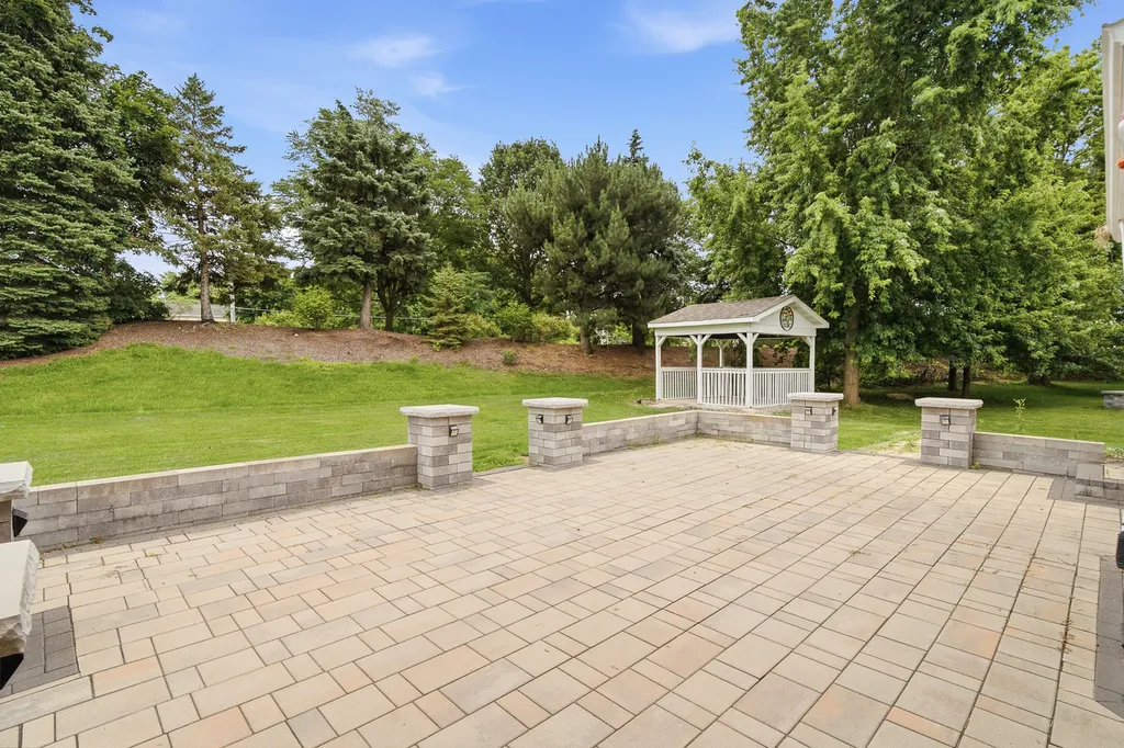 1120 Lakeside Court Aurora IL 60504