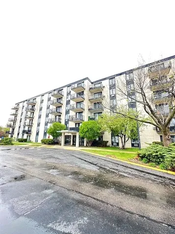 9128 West Terrace Drive Niles IL 60714