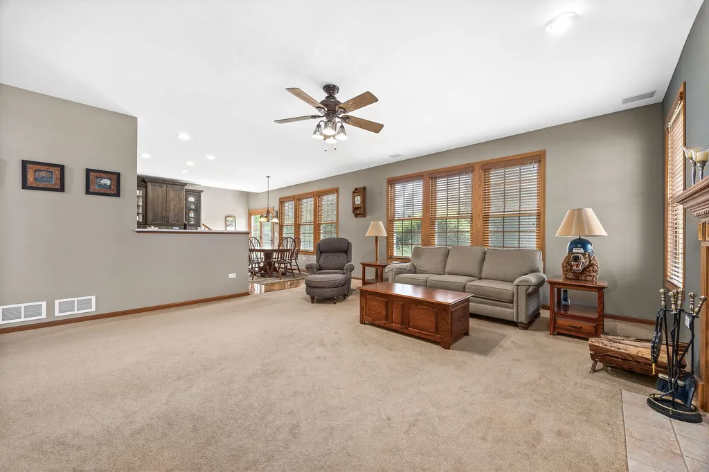 1813 Trevino Circle Bolingbrook IL 60490