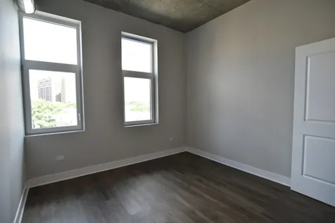 3833 North Broadway Street Chicago IL 60613