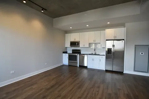 3833 North Broadway Street Chicago IL 60613