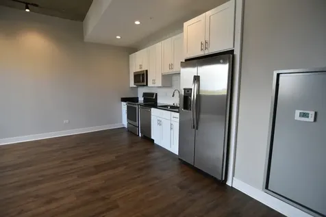 3833 North Broadway Street Chicago IL 60613