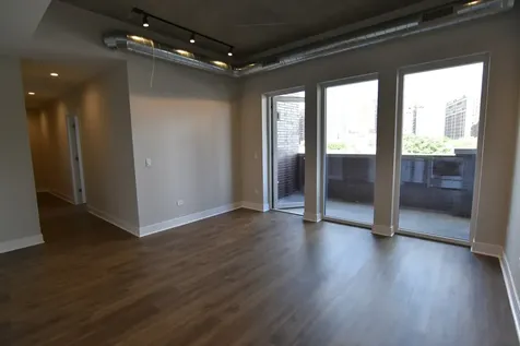 3833 North Broadway Street Chicago IL 60613