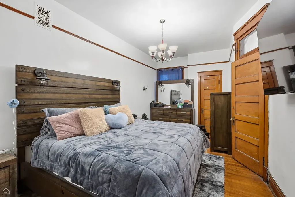 4736 South Prairie Avenue Chicago IL 60615