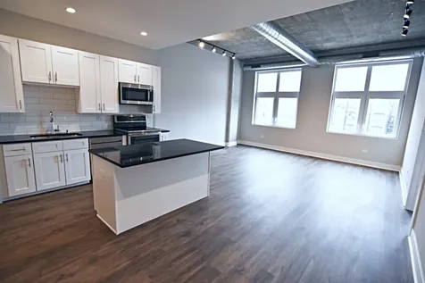 3833 North Broadway Street Chicago IL 60613