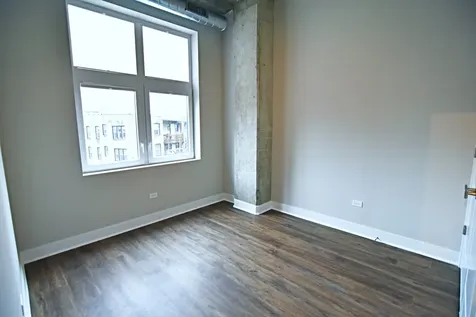 3833 North Broadway Street Chicago IL 60613