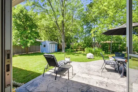 1110 West Glenn Trail Elk Grove Village IL 60007