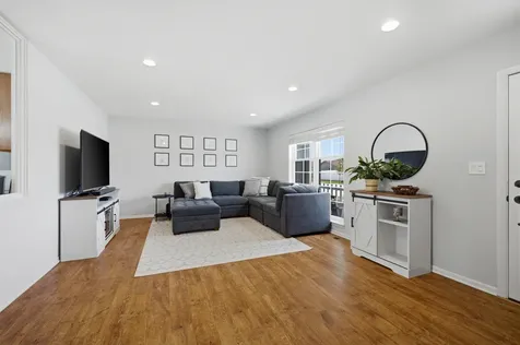 1110 West Glenn Trail Elk Grove Village IL 60007