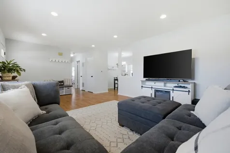 1110 West Glenn Trail Elk Grove Village IL 60007