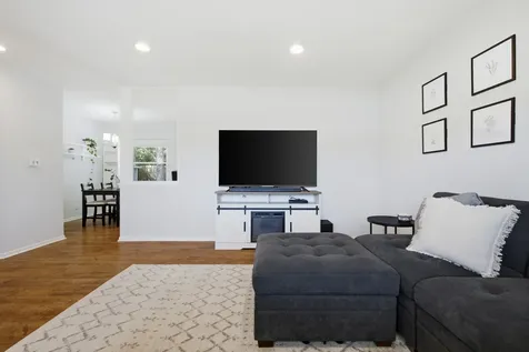 1110 West Glenn Trail Elk Grove Village IL 60007