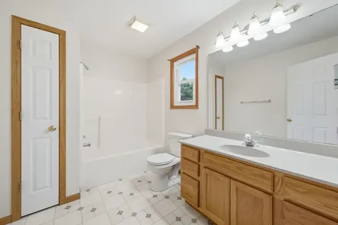 1346 Knolls Avenue S Dekalb IL 60115