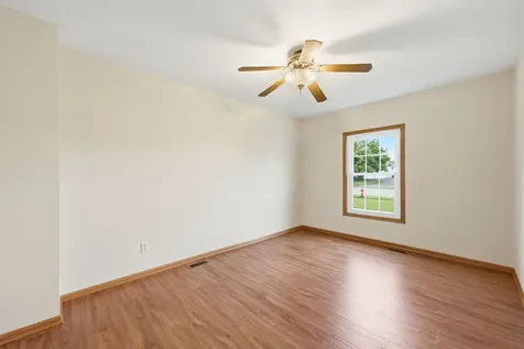 1346 Knolls Avenue S Dekalb IL 60115