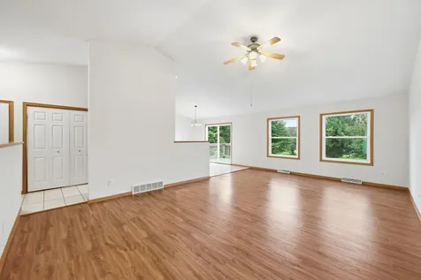 1346 Knolls Avenue S Dekalb IL 60115