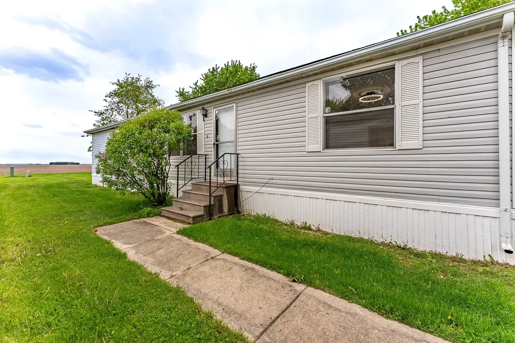 25 Cedar Lane Sandwich IL 60548