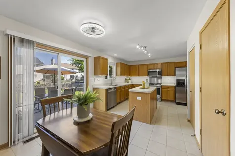 2285 Stacy Circle Montgomery IL 60538