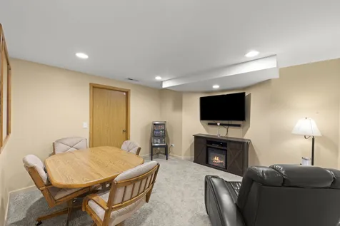 2285 Stacy Circle Montgomery IL 60538