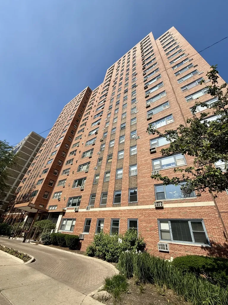 2909 North Sheridan Road Chicago IL 60657