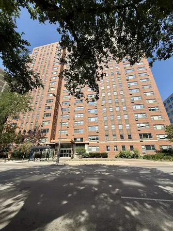 2909 North Sheridan Road Chicago IL 60657