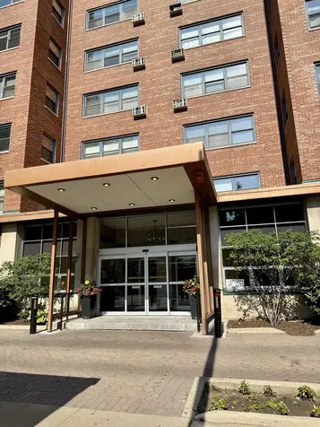 2909 North Sheridan Road Chicago IL 60657