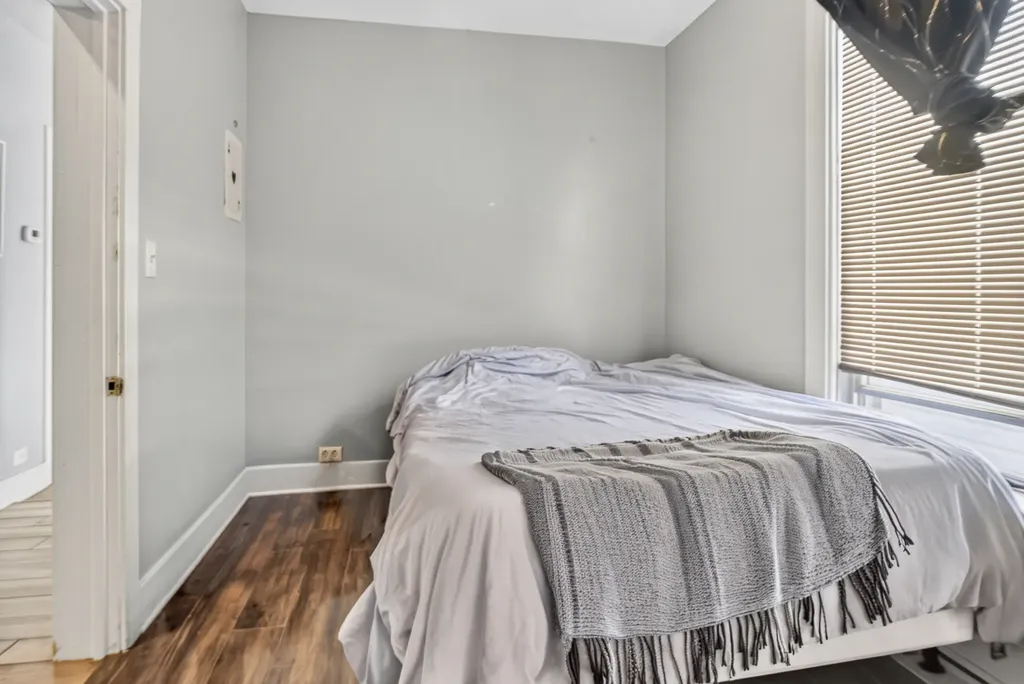 7931 South Muskegon Avenue Chicago IL 60617