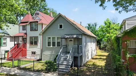 7931 South Muskegon Avenue Chicago IL 60617